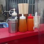 ラーメン二郎 - 卓上調味料。