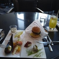 DINING & BAR TABLE 9 TOKYO - 