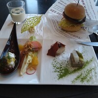 DINING & BAR TABLE 9 TOKYO - 