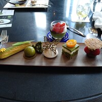 DINING & BAR TABLE 9 TOKYO - 