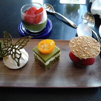 DINING & BAR TABLE 9 TOKYO - 