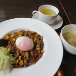 三日月 - 豚ひき肉と白モツのキーマ850円