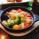レストラン ペニーレイン - 野菜と海老のアヒージョ