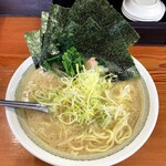 カマリヤ 大将 - ラーメン650円麺硬め。海苔増し100円。