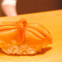 鮨 はしもと - ○宮城閖上（ゆりあげ）の赤貝の握り（別注文）
                    