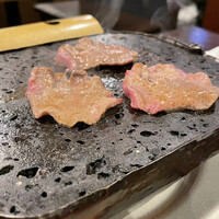 大井町銭場精肉店 - 溶岩プレートで焼くタン塩