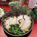 豚骨醤油ラーメン 王道家 - ネギチャーシュー麺（チャーシュー5枚（赤））