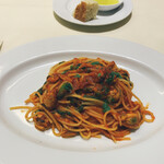 トラットリア アッペティート - わさび菜とムール貝だったかな。結局粉チーズと辛味オイル(これはとっても辛かった！)を別にお願いした