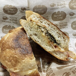 Pane Ho Maretta - ベーコン×モッツァレラ×アマトリーチャのパニーニ ¥270