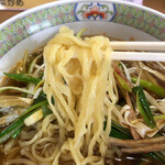 中華飯店響 - ネギラーメン 麺リフト