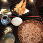 長生庵 - 穴子と海老の天もりそば１９５０円、稚鮎天１５０円。サクサクの衣にジューシーなタネ、とても美味しい天ぷらです（╹◡╹）。お蕎麦も喉越し良く、ペロリです（╹◡╹）