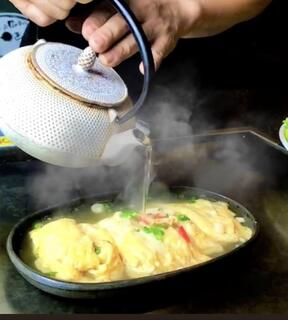 Hiroshima Okonomiyaki Koukouya - 熱々の出汁を掛けて食べるだし巻き玉子