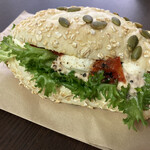 パサージュ ア ニヴォ - モッツアレラチーズとツナのサンド 460円