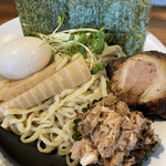 ボニート・ボニート - 正油つけめん、全部乗せ