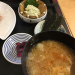 Umino Eki Shichinoya - 大きめお椀のあら汁。
                        熱々で美味しい！