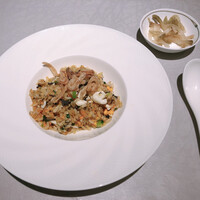 中国飯店 富麗華 - 欖菜葱炒飯（オリーヴとエシャロットのチャーハン）