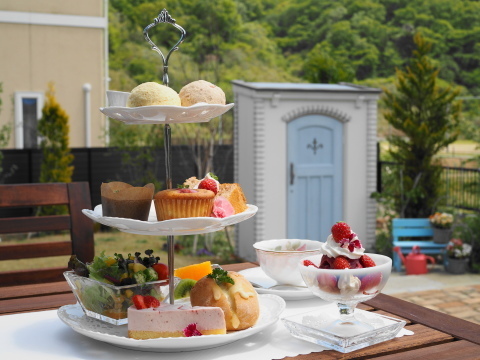 アリス』の庭でアフタヌーンティー』by marianne : アリス ガーデン  