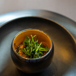 プレゼンテ スギ - 2021.6 野生のフラン（炭火で焼いてから鰻と牛の赤ワインソースで煮込んだ利根川天然鰻、鰻の頭スープを軍鶏の卵でフランに、シロザのソテー）