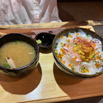 田村 岩太郎商店 - 天然ひらめ、塩水紫うに、甘エビ、水蛸、イクラの丼