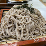 富士 - 大盛りのざる蕎麦
      山盛りです