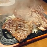 居酒屋 獅子王 - 獅子王steak 1ポンドを家族3人で。ハラミステーキやラムステーキもラインナップ。ステーキソースがまた絶品！！