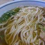 あかさき食堂 - 麺は中細ストレート麺でかなり柔らかめ＾＾