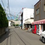 あかさき食堂 - お店のすぐ近くには造船所があります