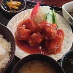 マタリ - 鶏の唐揚げチリソース定食（470円！）