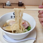 らぁめん登里勝 - ハマグリ塩ラーメンの麺リフト