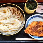 上野製麺所 - チキンカツの大きさがわかります