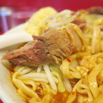 ラーメン二郎 - 豚の厚み