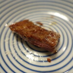 炭火焼肉たけさん亭 - 肉汁に雪塩が溶ける