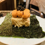 鮨 由う - ・港区巻き
      （北海道噴火湾産毛蟹と北海道産バフンウニ
      　由うオリジナルキャビアのせ）