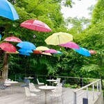 丸山珈琲  - 向かい側にはフリースペースも