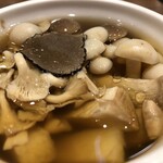 鼎泰豊 - トリュフ入りキノコスープ