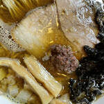 麺座 かたぶつ - 背脂梅シソ生姜醤油ラーメン　アップ