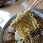大勝軒 - ややウェーブのある細麺