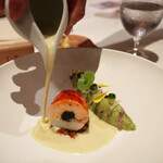 ラ・ベ - カサゴと甲殻類のブーダン海藻風味　茄子のコンフィ 　　トマトとバジルクーリ　ティオペペ風味のフュメ