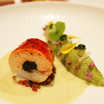 ラ・ベ - カサゴと甲殻類のブーダン海藻風味　茄子のコンフィ 　　トマトとバジルクーリ　ティオペペ風味のフュメ