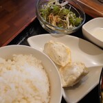 Chuukasaikansuishou - 冷やし和え麺セット900円に付くご飯、揚げ餃子、サラダ、杏仁豆腐✨このサラダが点心かお漬物だったら尚よかったです。が、麺単品が780円、＋120円でこれだけ付けばお見事✨次回は おかずをもっと頼もう！