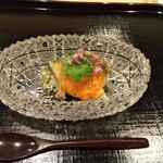 津の守坂 小柴 - 鮑  雲丹。出汁ジュレの味がなんとも穏やかなのが特徴。美味しいなぁ。