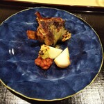 津の守坂 小柴 - スッポン炭火焼き。激ウマです。手前にあるのは蕪とピーナッツ味噌。蕪にピーナッツ味噌乗せると、これまた旨し。