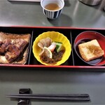 Kawazen - 3点セット(トンコツ、揚げ出し豆腐、酢の物)