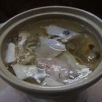 割烹 利助 - カワハギ茹でられています。