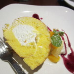 黒川食堂 - 純白のロールケーキ
