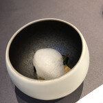 プレゼンテ スギ - 利根川産天然スッポン、岡わかめ、自家製柚子ドレッシングとレモンのエスプーマ