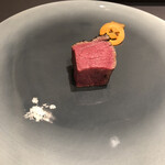 プレゼンテ スギ - 4時間低温と高温でローストしたフィレ肉。切っても全く血が出ない。ステーキ屋も真っ青