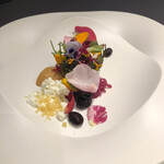 プレゼンテ スギ - スギ畑。自家農園の野菜とエディブルフラワー