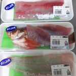 鰺ヶ沢漁協 直売所 - 料理写真:刺身三種（鯵ヶ沢産メバル、鯵ヶ沢産ヒラメ、深浦産ヒラマサ）計1000円