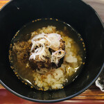 京都和久傳 - お出汁をかけて味の染みた鯛を崩しながらいただきます（味濃いめでした）